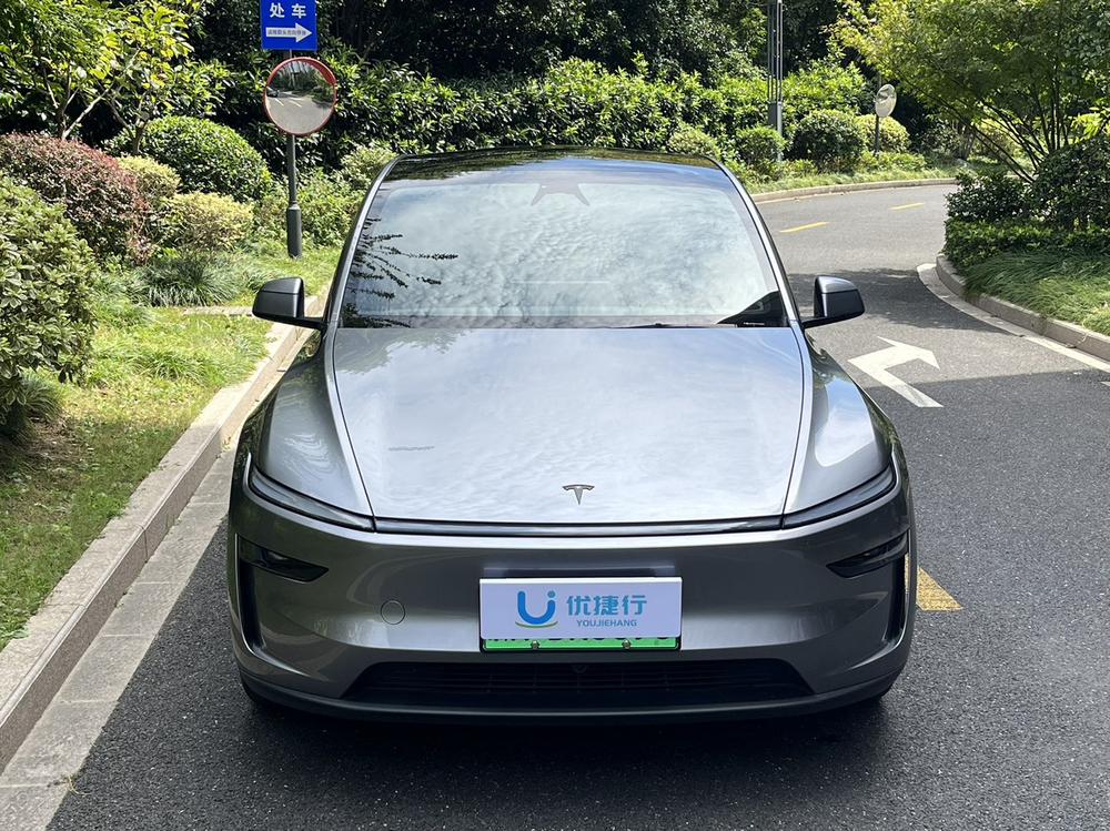 Tesla Model Y 2026 #2 Tesla Model Y 2026 car image #2