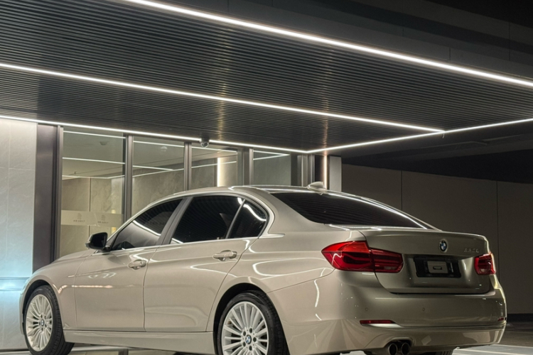 BMW 3 Series 2018 #8 BMW 3 Series 2018 car image #8