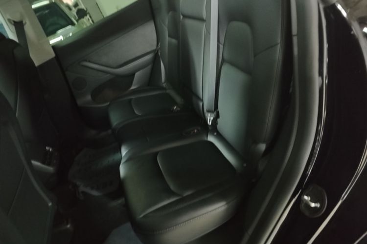 Tesla Model Y 2023 car image #17