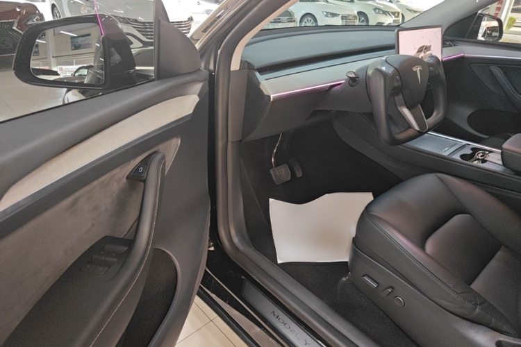 Tesla Model Y 2023 #16 Tesla Model Y 2023 car image #16