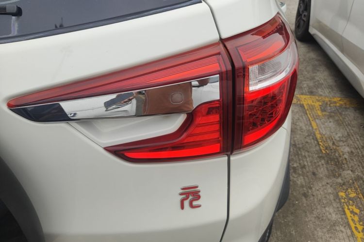 BYD Yuan 2018 #8 BYD Yuan 2018 car image #8