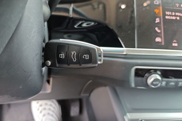 Audi Q3 2019 image de voiture #9