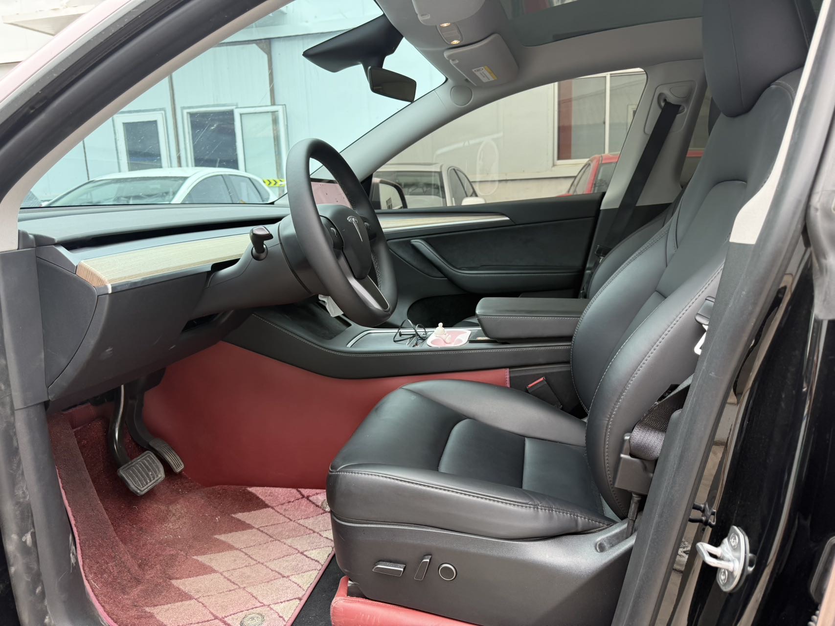 Tesla Model Y 2023 #4 Tesla Model Y 2023 car image #4