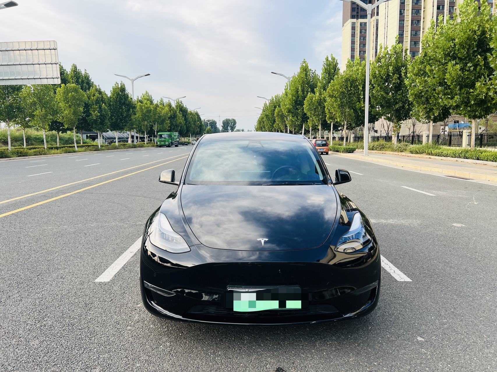 Tesla Model Y 2022 car image #2