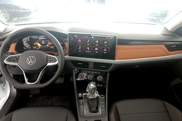 Volkswagen Bora 2026 car image #10