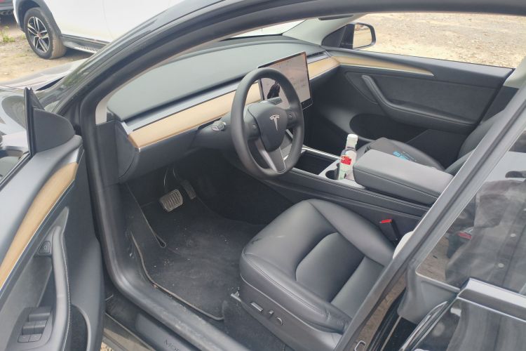 Tesla Model Y 2021 #16 Tesla Model Y 2021 car image #16