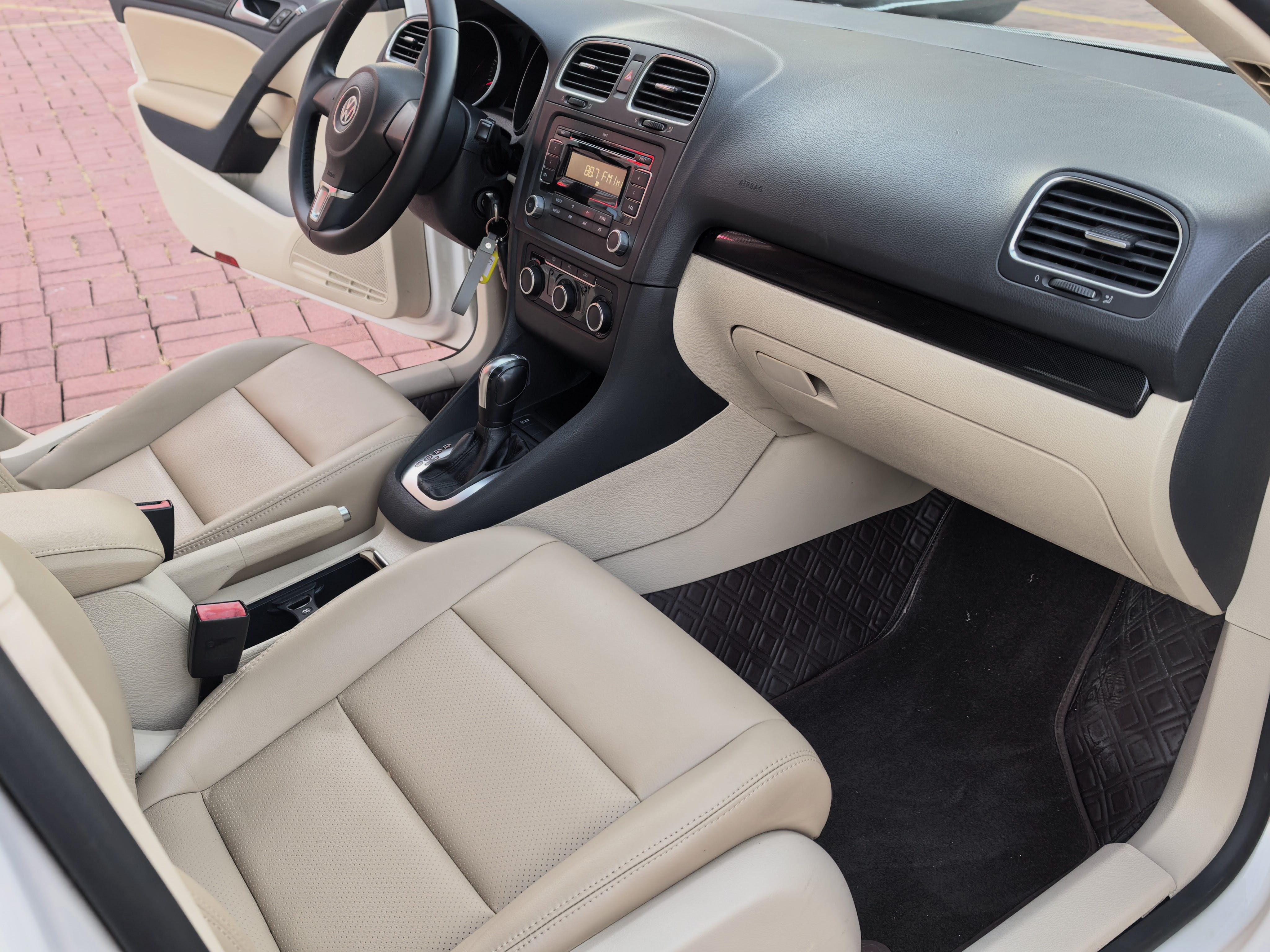 Volkswagen Golf 2012 car image #7