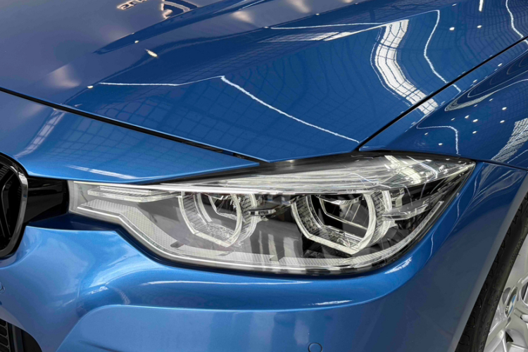 BMW 3 Series 2018 car image #8