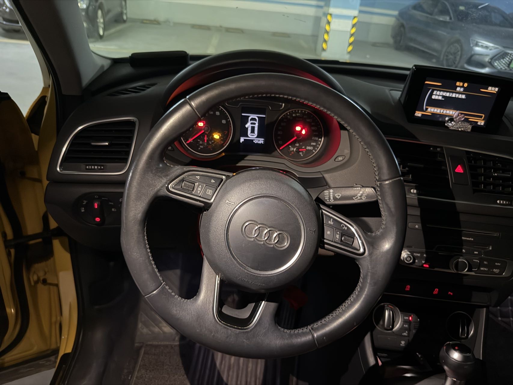 Audi Q3 2016 car image #17