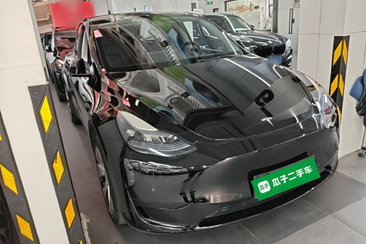 Tesla Model Y 2023 #4 Tesla Model Y 2023 car image #4