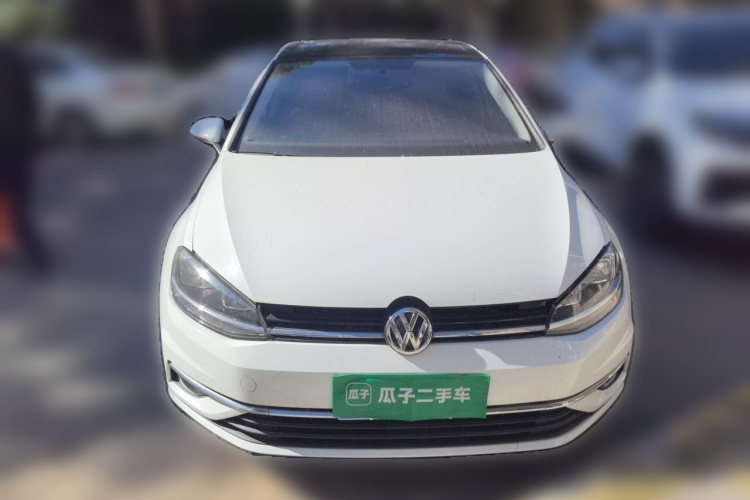 Volkswagen Golf 2018 car image #3