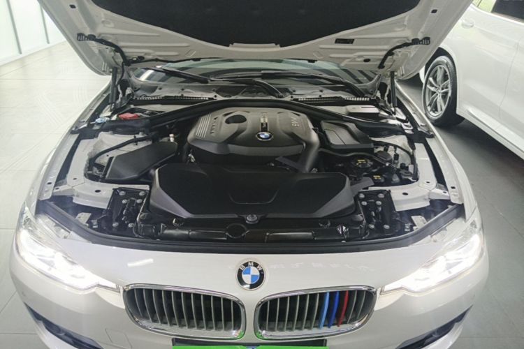 BMW 3 Series 2019 car image #22