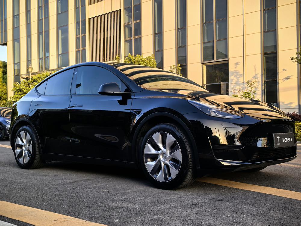 Tesla Model Y 2022 #3 Tesla Model Y 2022 car image #3