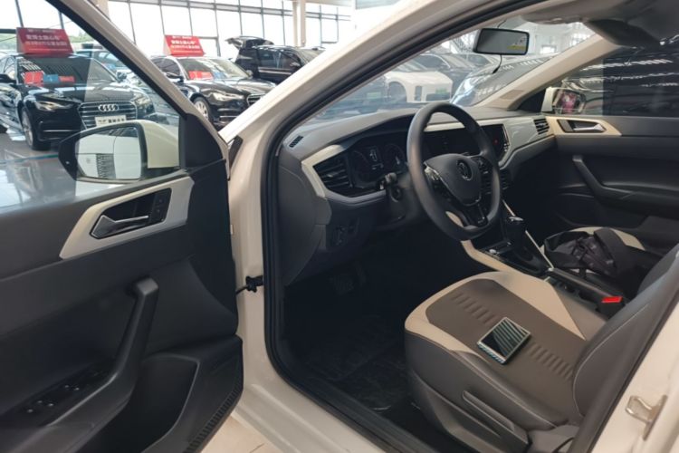 Volkswagen Polo 2021 car image #12