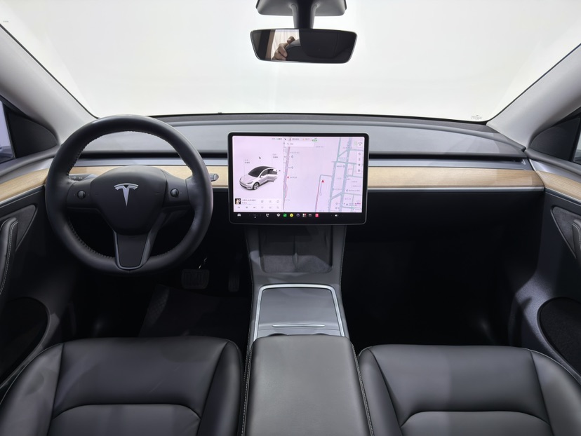 Tesla Model Y 2021 car image #4