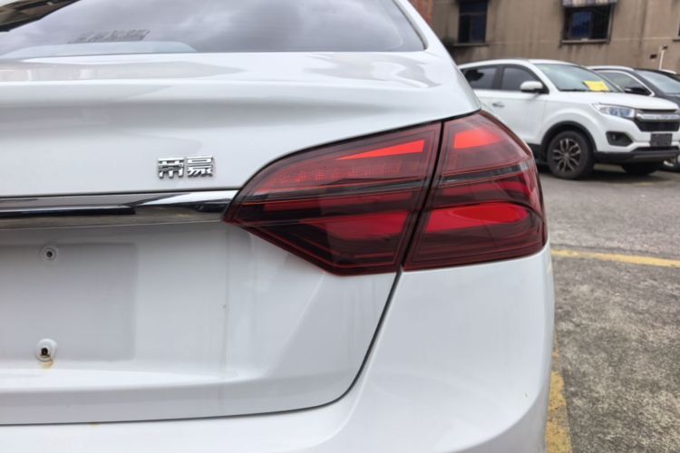 GEELY Emgrand 2018 car image #8