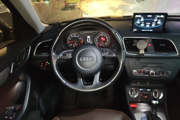 Audi Q3 2015 car image #12
