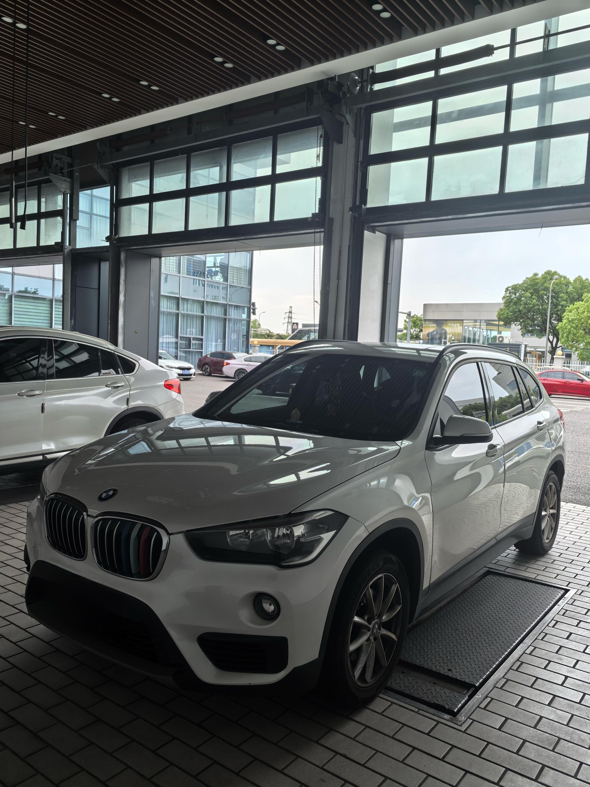 BMW X1 2019 car image 
