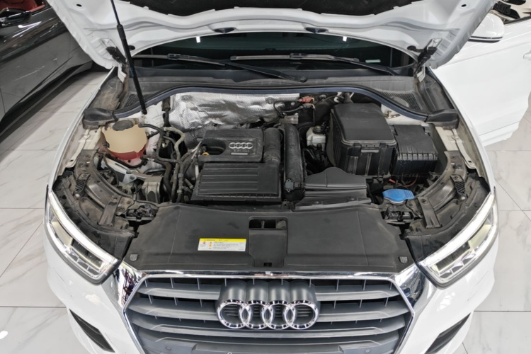 Audi Q3 2018 car image #20