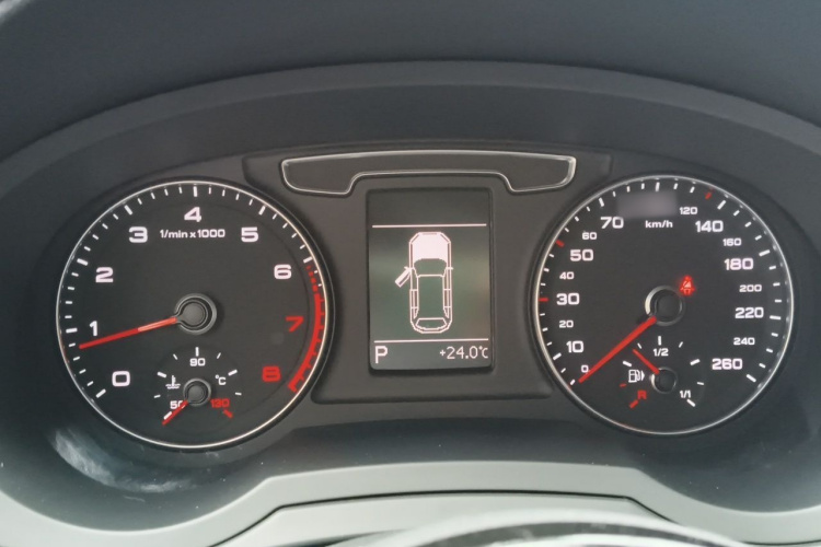 Audi Q3 2016 immagine di auto #16