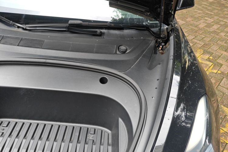 Tesla Model 3 2023 car image #25