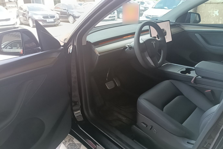 Tesla Model Y 2023 #16 Tesla Model Y 2023 car image #16