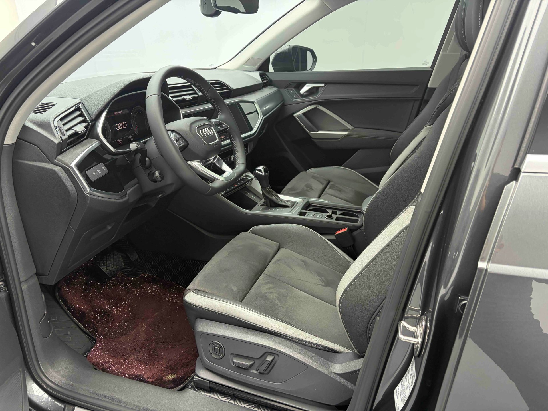2023 car image #11