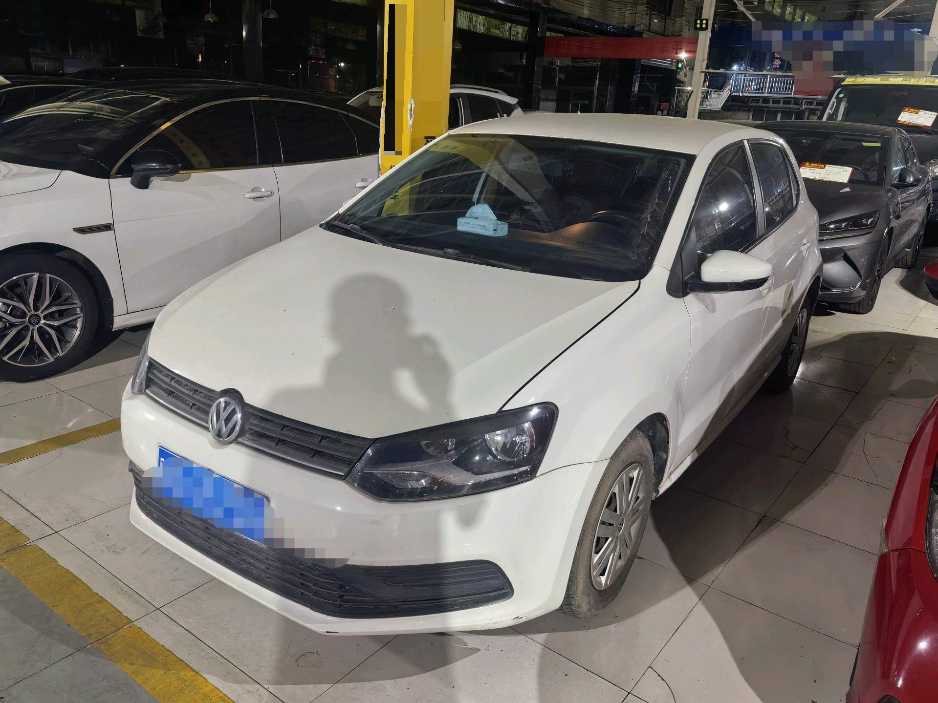 Volkswagen Polo 2015 car image 