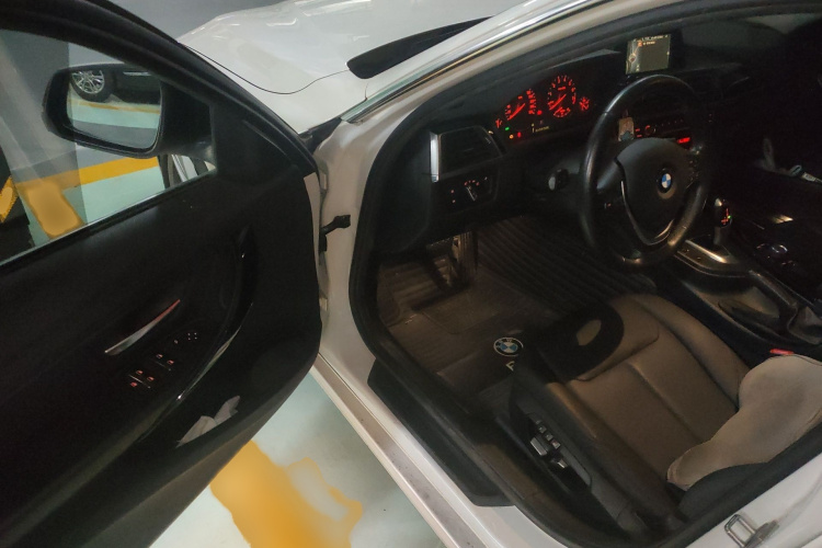 BMW 3 Series 2017 immagine di auto #13