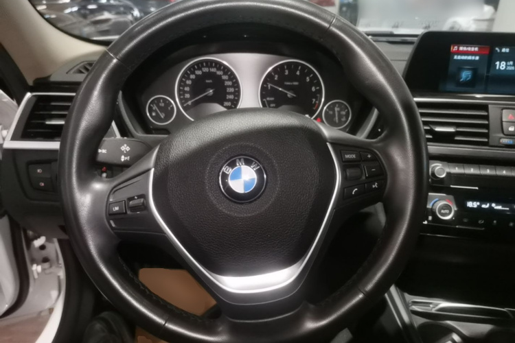 BMW 3 Series 2018 #11 BMW 3 Series 2018 car image #11