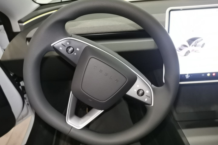 Tesla Model 3 2024 car image #11