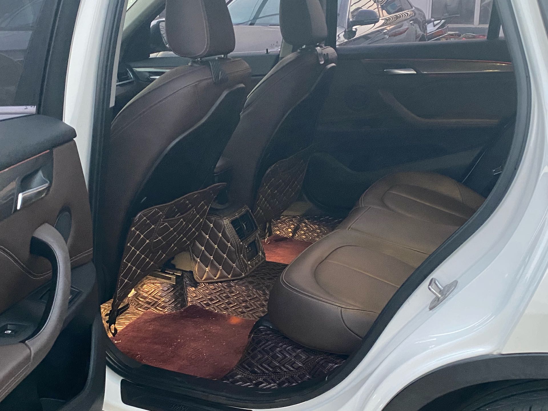 2019 immagine di auto #4