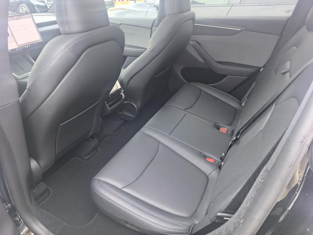 Tesla Model Y 2026 car image #10