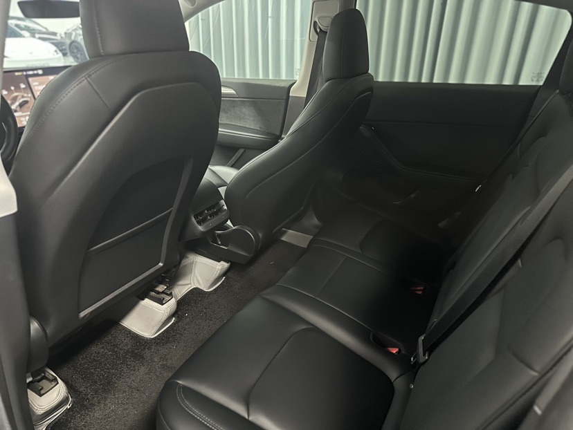 Tesla Model Y 2024 #5 Tesla Model Y 2024 car image #5
