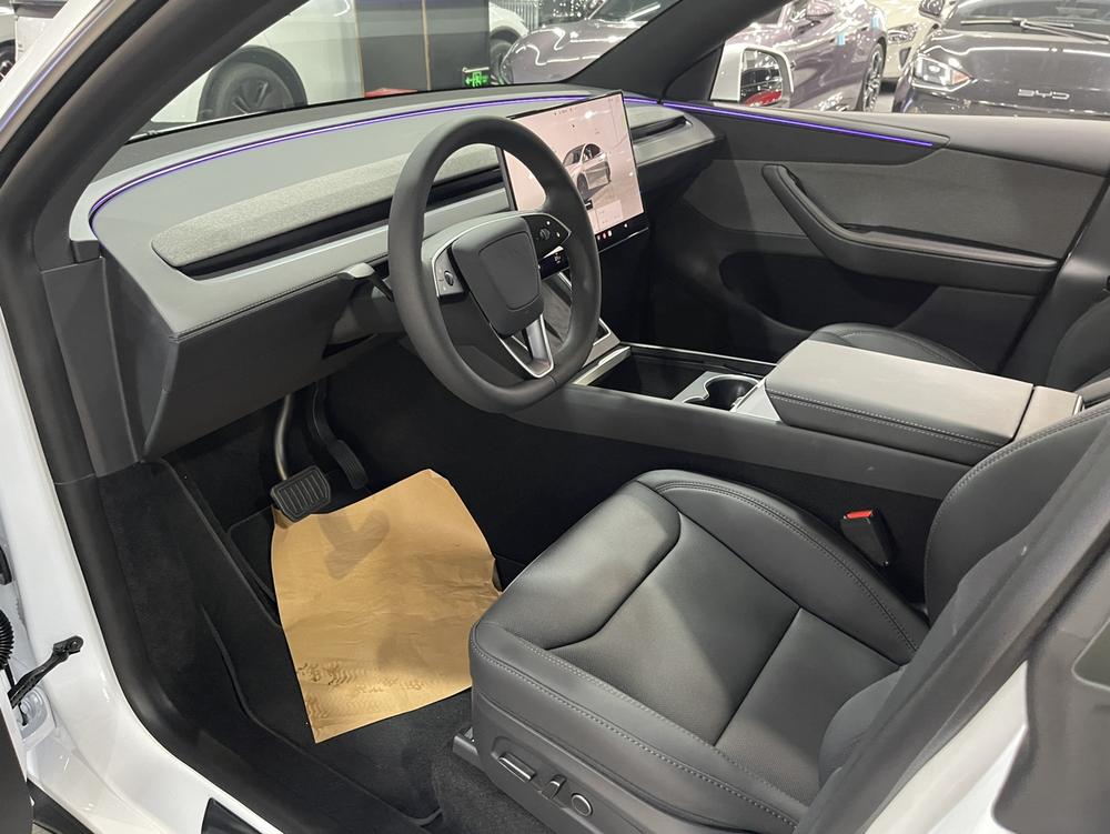 Tesla Model Y 2026 #8 Tesla Model Y 2026 car image #8