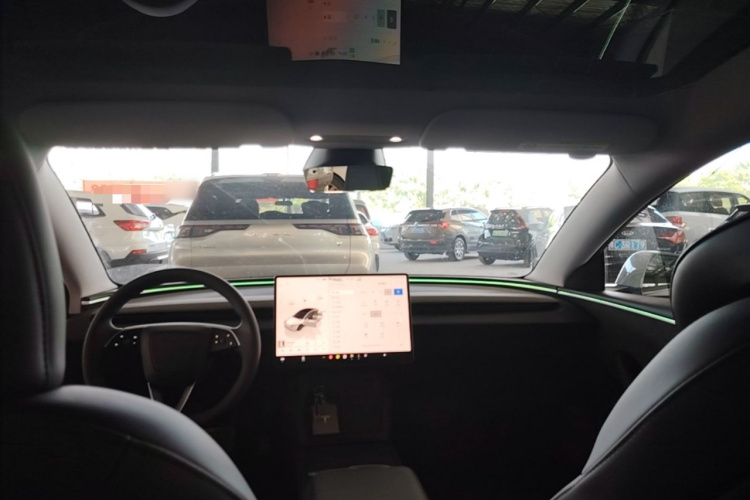 Tesla Model 3 2024 صورة سيارة #18