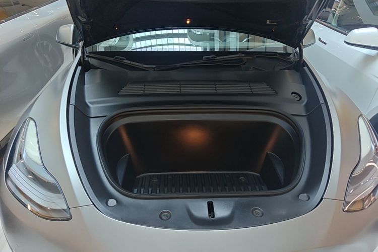 Tesla Model Y 2021 #22 Tesla Model Y 2021 car image #22