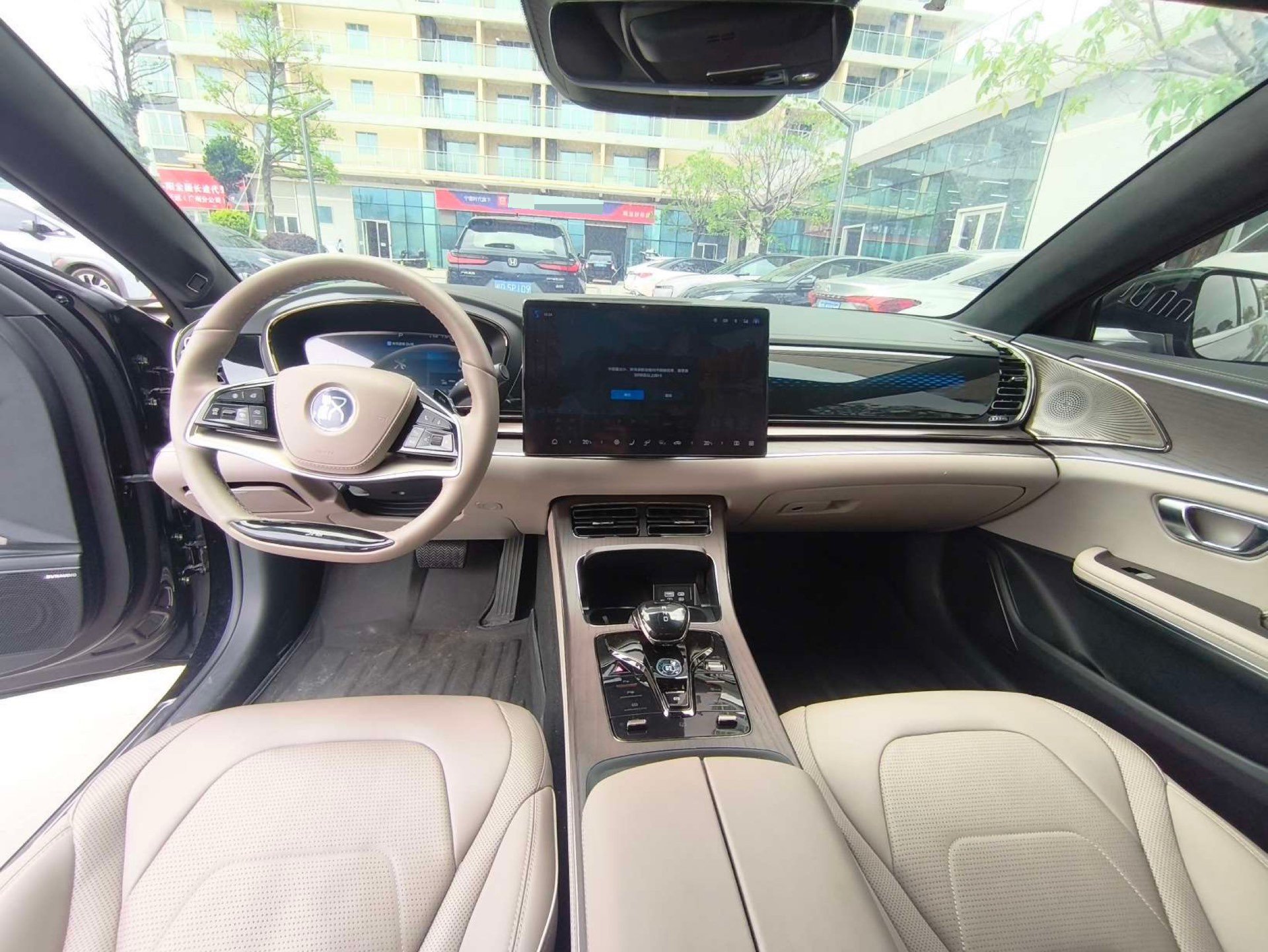 BYD Han 2024 car image #6