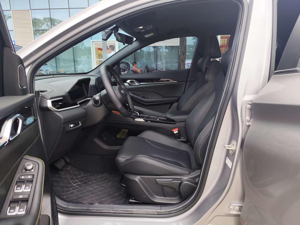 GEELY Coolray 2026 car image #8