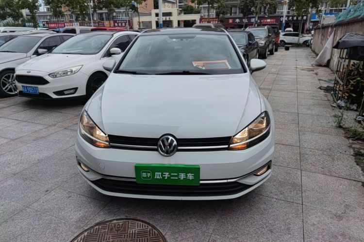 Volkswagen Golf 2019 car image #3