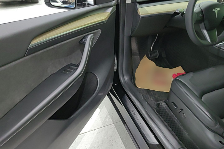 Tesla Model Y 2023 #16 Tesla Model Y 2023 car image #16