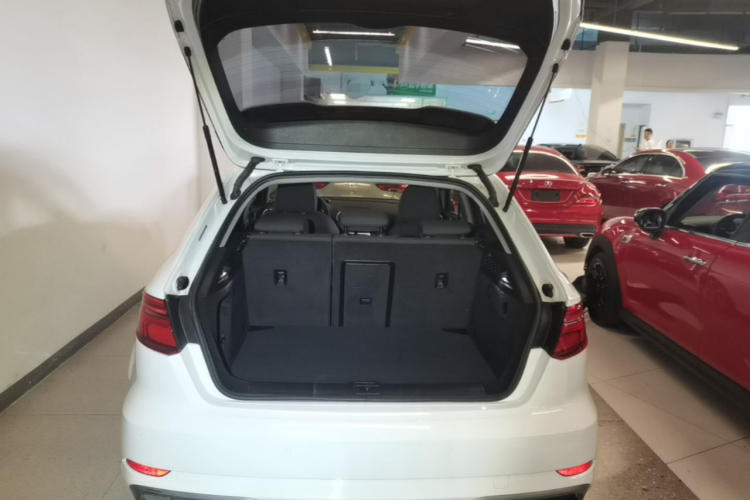 Audi A3 2018 immagine di auto #21