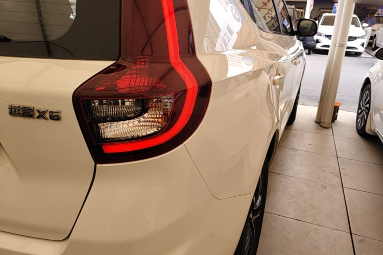 GEELY Vision X6 2019 car image #8