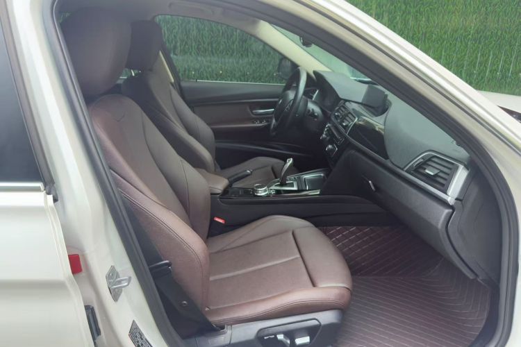 BMW 3 Series 2019 car image #24
