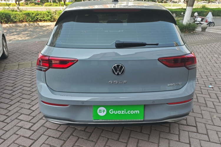 Volkswagen Golf 2023 car image #6
