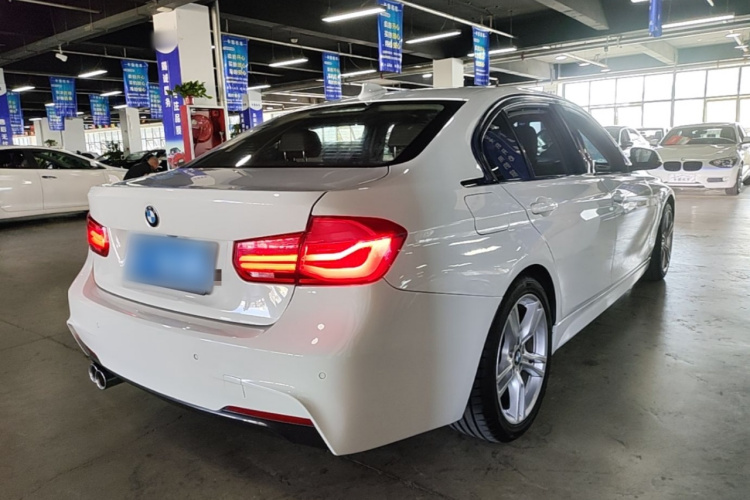 BMW 3 Series 2018 imagem de carro #7