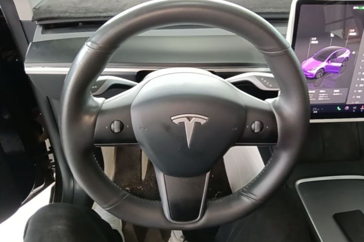 Tesla Model Y 2024 car image #11