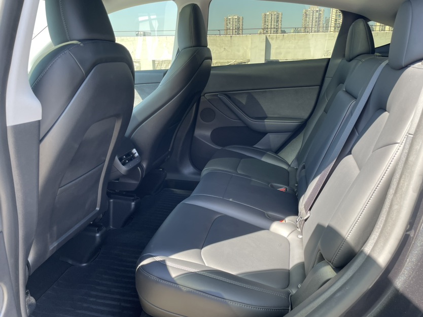 Tesla Model Y 2024 car image #9