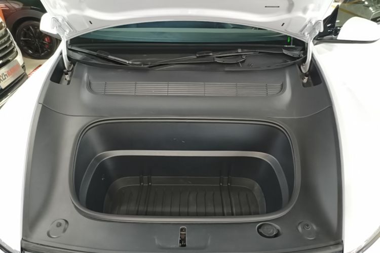 Tesla Model Y 2026 immagine di auto #20