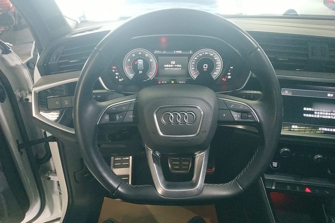 Audi Q3 2023 car image #11